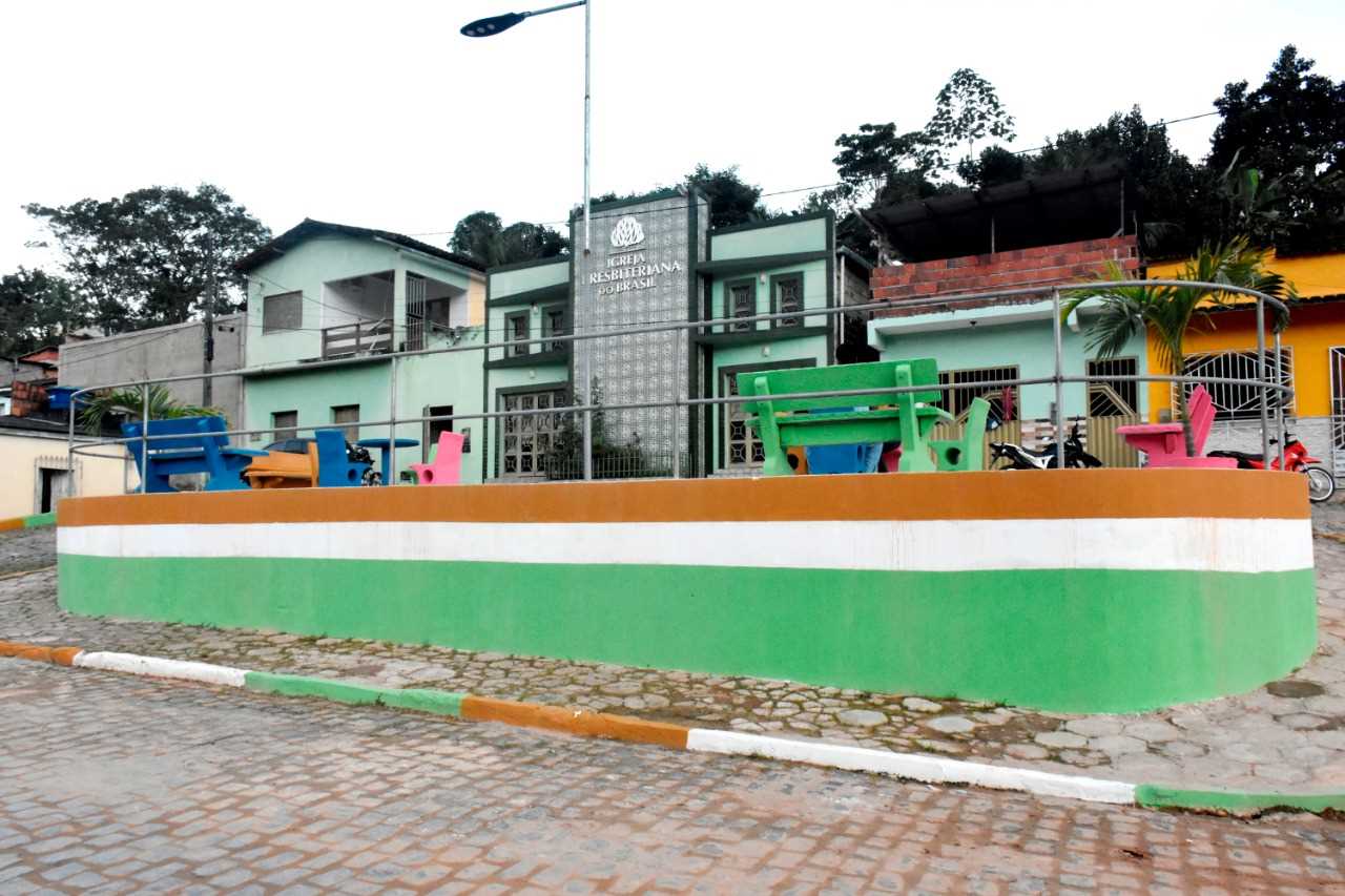 Camacã: Nova praça construída em Leoventura chama atenção dos moradores
